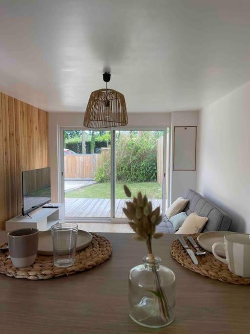 Maisonnette Avec Jardin A Ares Villa ภายนอก รูปภาพ