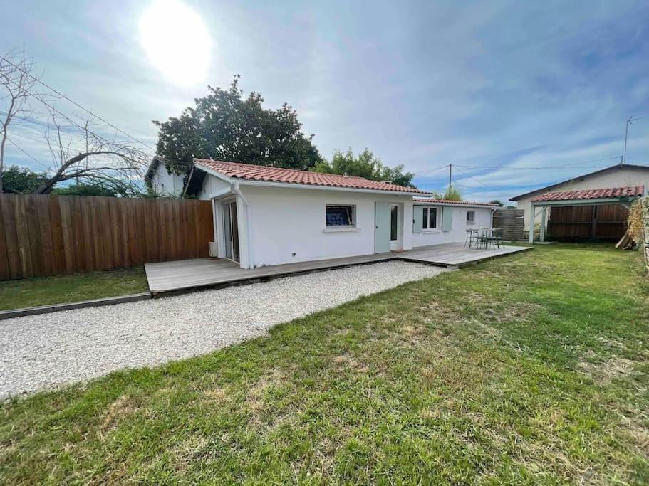 Maisonnette Avec Jardin A Ares Villa ภายนอก รูปภาพ