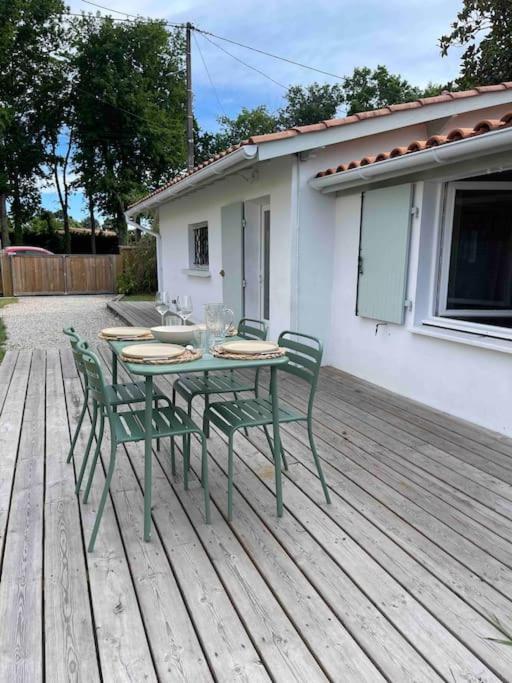 Maisonnette Avec Jardin A Ares Villa ภายนอก รูปภาพ